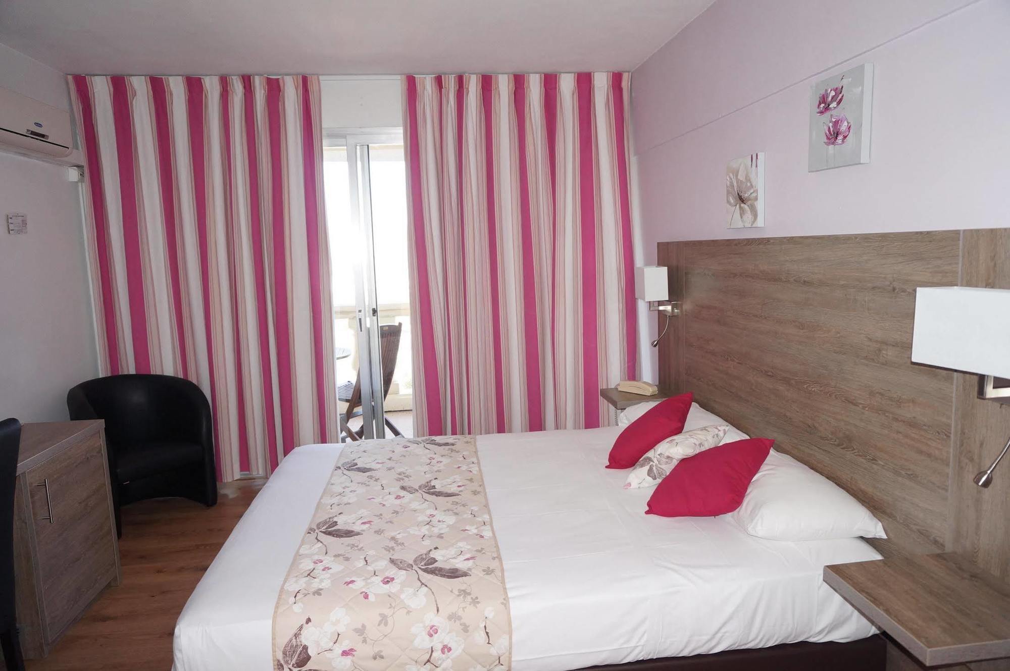 Logis Hotel Le Col De L'Ange دْراجينْيا المظهر الخارجي الصورة