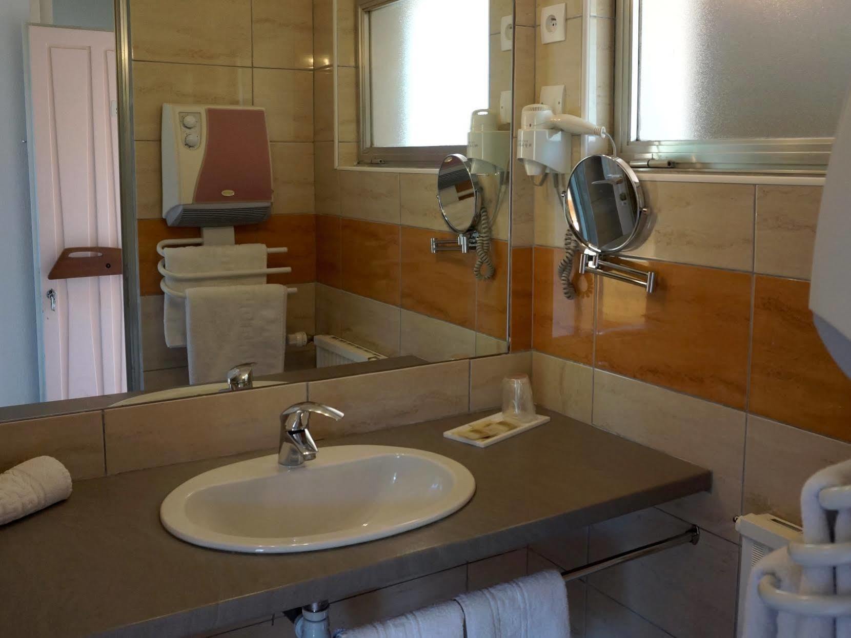 Logis Hotel Le Col De L'Ange دْراجينْيا المظهر الخارجي الصورة
